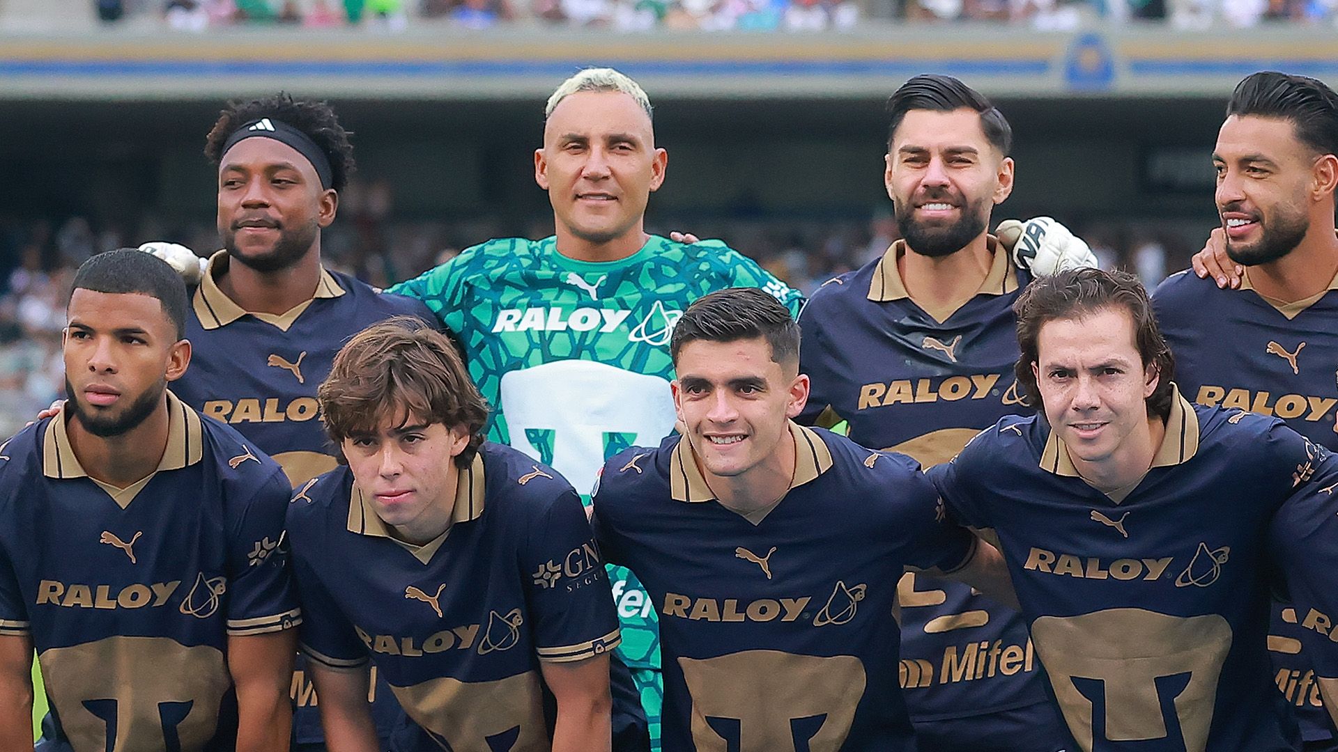 Jugadores de Pumas en un partido de Liga MX